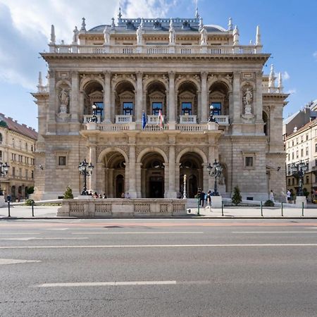 Opera Luxury Apartment With Free Parking Budapest Bagian luar foto