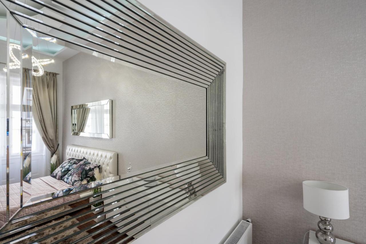Opera Luxury Apartment With Free Parking Budapest Bagian luar foto