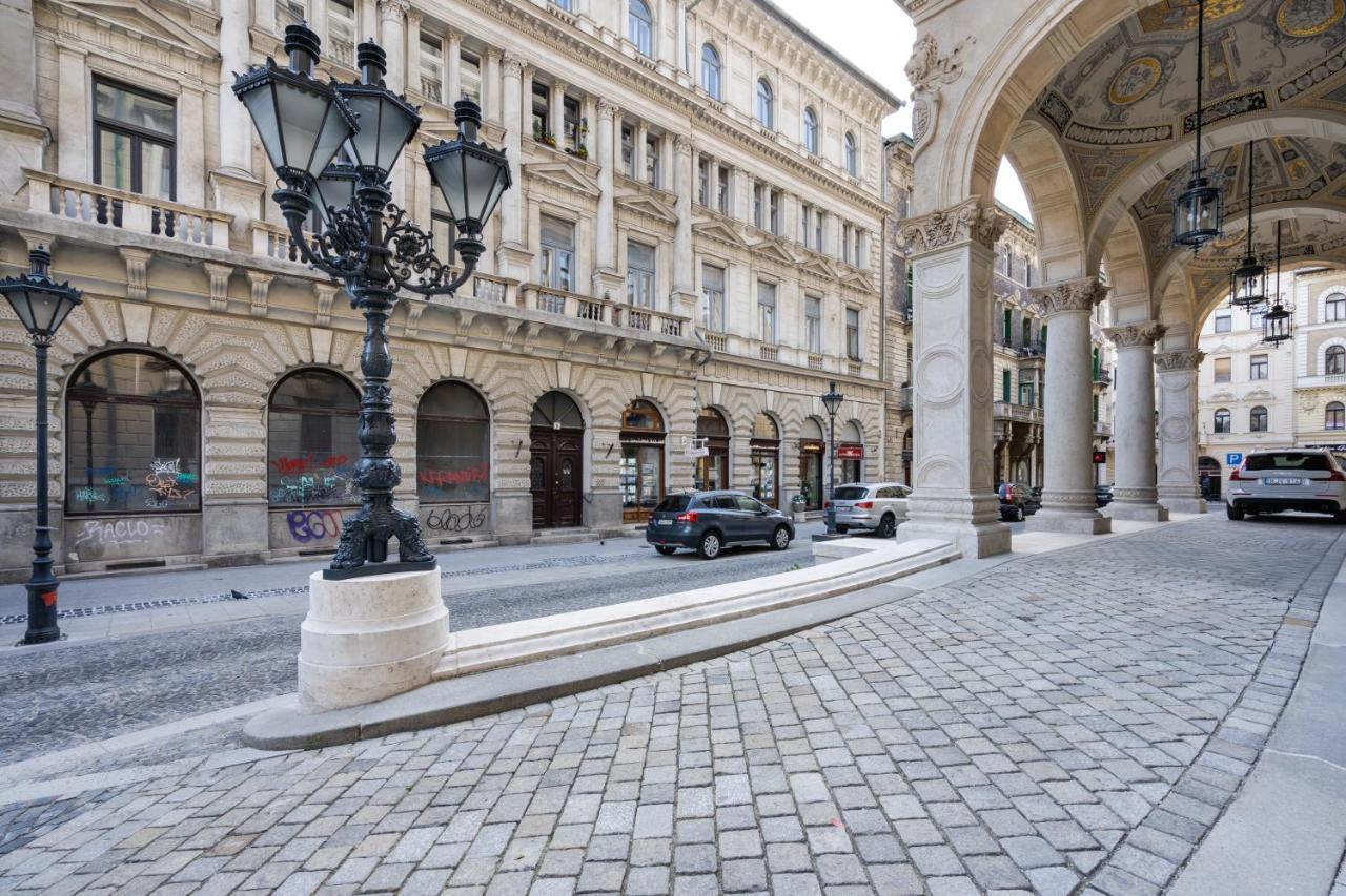 Opera Luxury Apartment With Free Parking Budapest Bagian luar foto