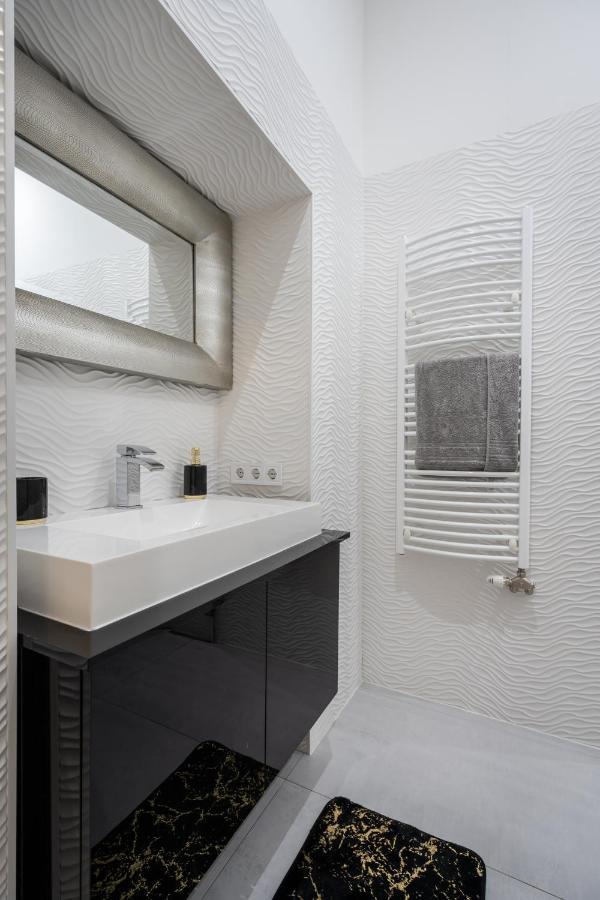 Opera Luxury Apartment With Free Parking Budapest Bagian luar foto