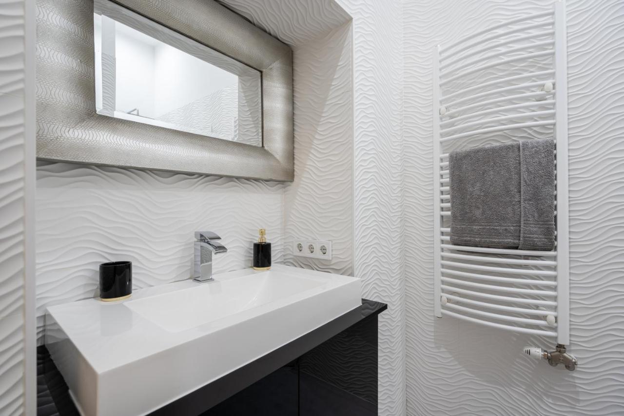 Opera Luxury Apartment With Free Parking Budapest Bagian luar foto