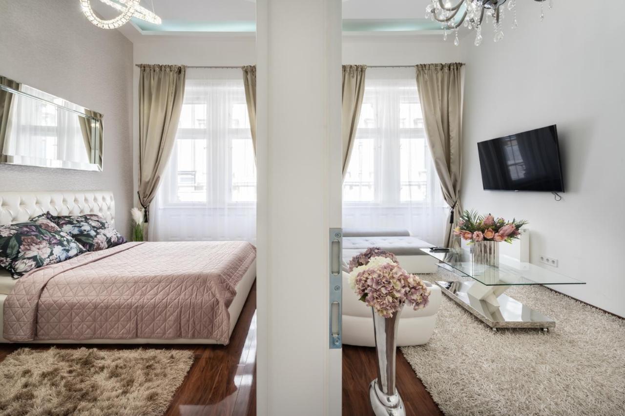 Opera Luxury Apartment With Free Parking Budapest Bagian luar foto