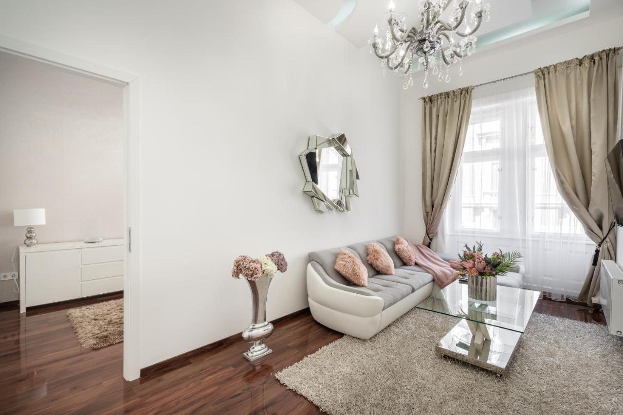 Opera Luxury Apartment With Free Parking Budapest Bagian luar foto