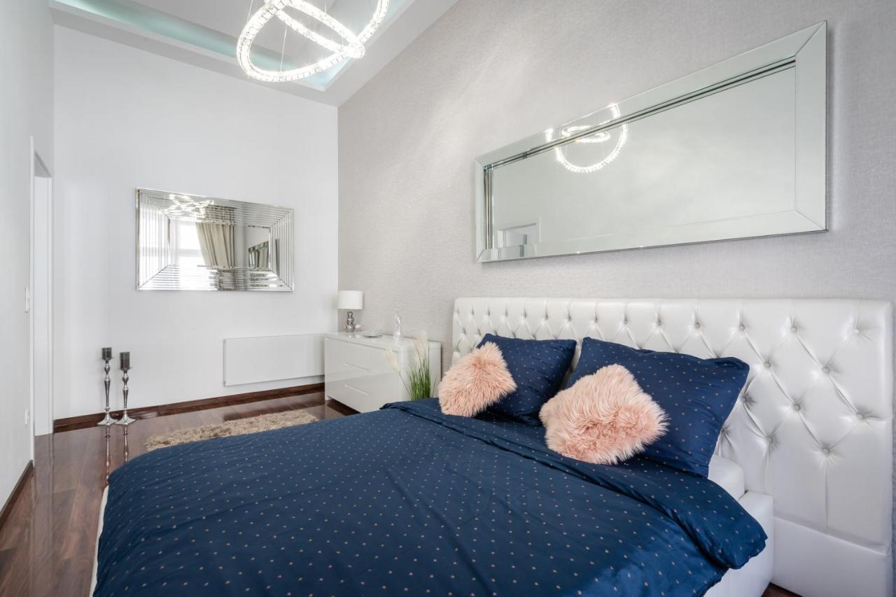 Opera Luxury Apartment With Free Parking Budapest Bagian luar foto