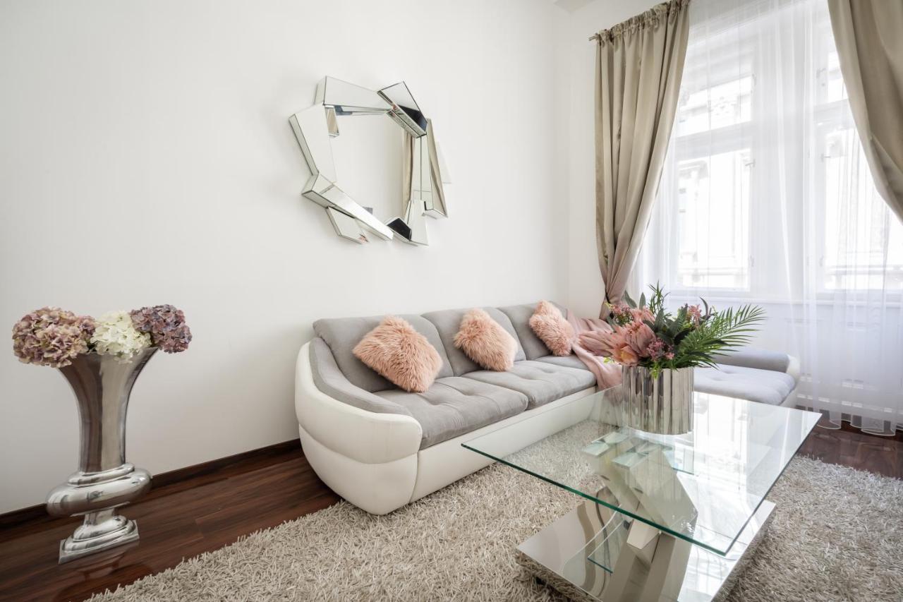 Opera Luxury Apartment With Free Parking Budapest Bagian luar foto
